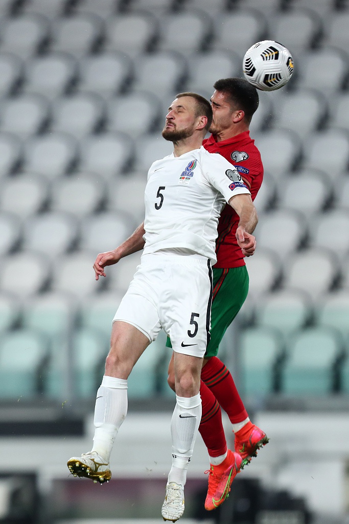 من هو أفضل لاعب كرة قدم في العالم 2024؟